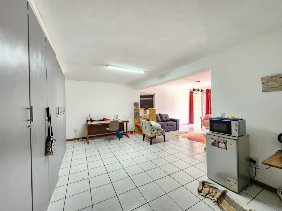 3 Bedroom Property for Sale in La Montagne Gauteng