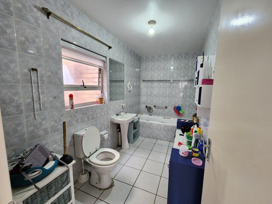 3 Bedroom Property for Sale in La Montagne Gauteng