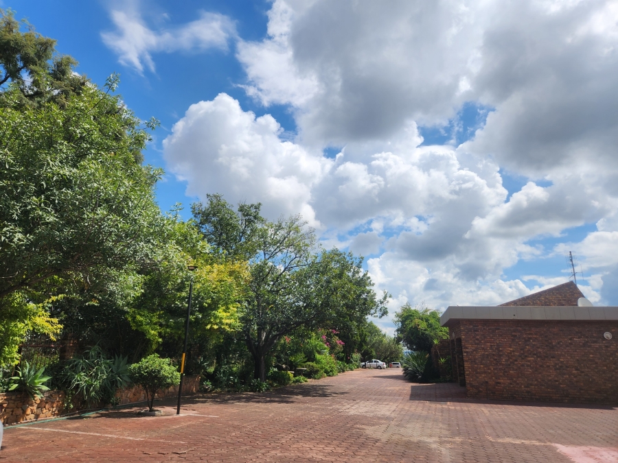 3 Bedroom Property for Sale in La Montagne Gauteng