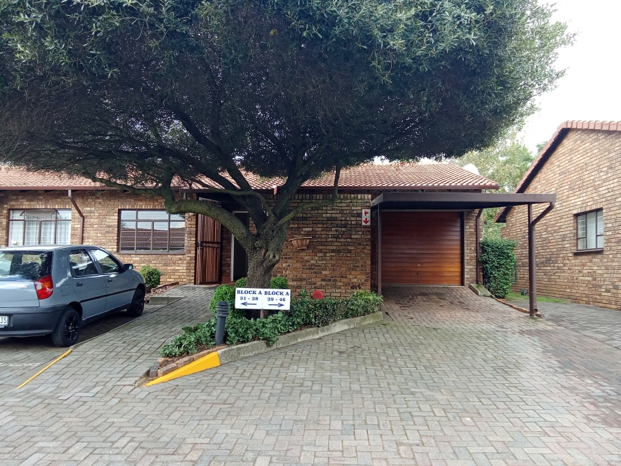 3 Bedroom Property for Sale in Ontdekkerspark Gauteng