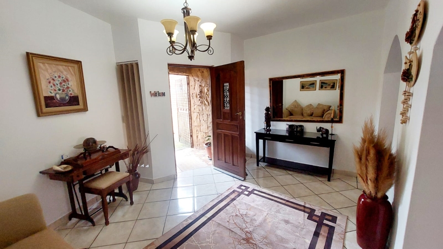 4 Bedroom Property for Sale in Helikonpark Gauteng