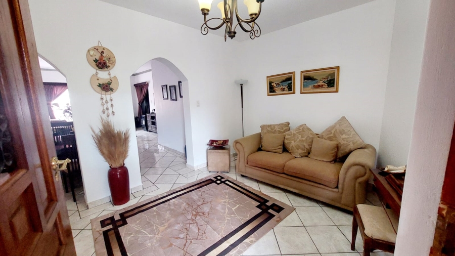 4 Bedroom Property for Sale in Helikonpark Gauteng