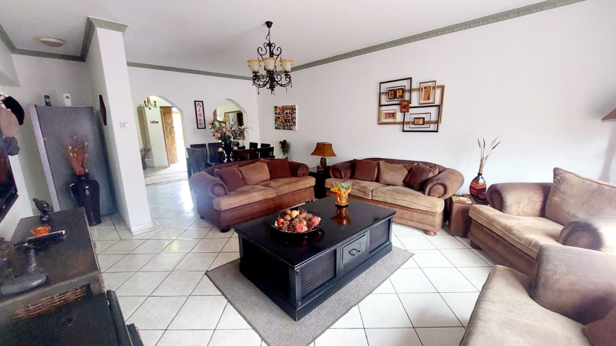 4 Bedroom Property for Sale in Helikonpark Gauteng