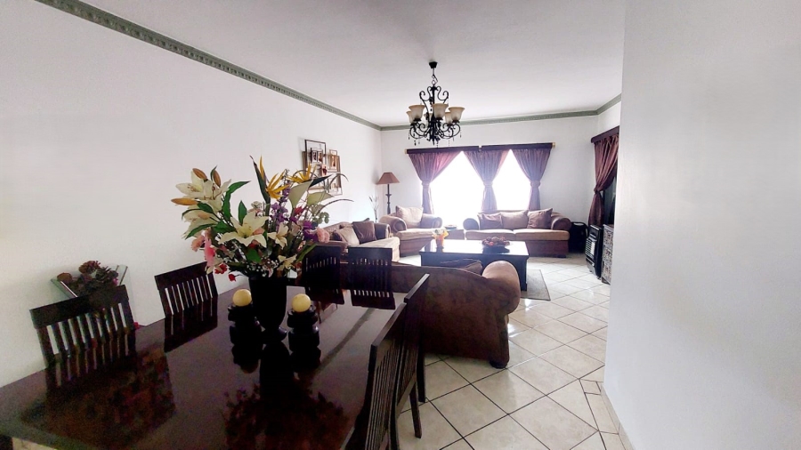 4 Bedroom Property for Sale in Helikonpark Gauteng