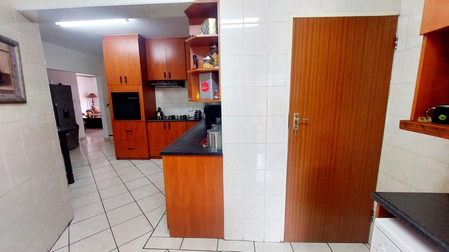 4 Bedroom Property for Sale in Helikonpark Gauteng