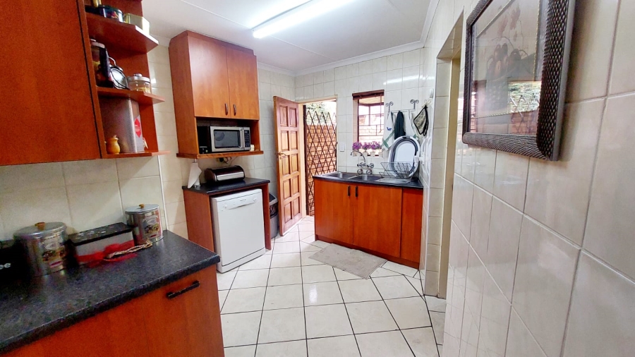 4 Bedroom Property for Sale in Helikonpark Gauteng