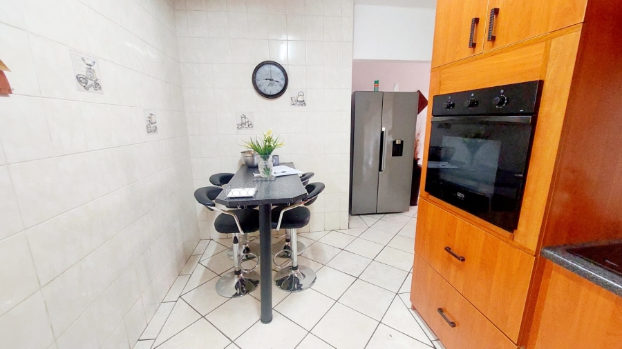 4 Bedroom Property for Sale in Helikonpark Gauteng