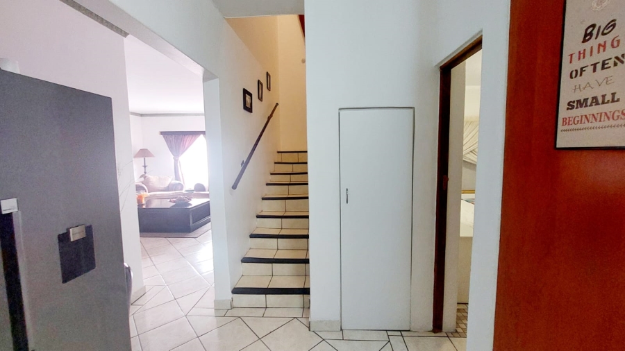 4 Bedroom Property for Sale in Helikonpark Gauteng