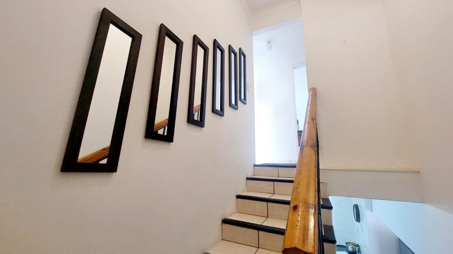 4 Bedroom Property for Sale in Helikonpark Gauteng