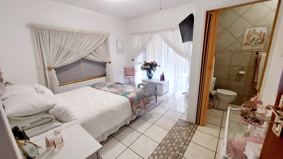 4 Bedroom Property for Sale in Helikonpark Gauteng