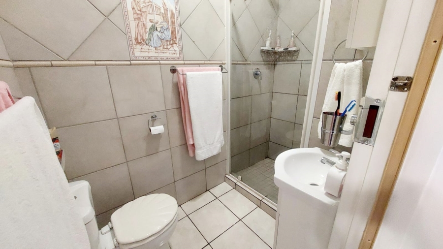 4 Bedroom Property for Sale in Helikonpark Gauteng