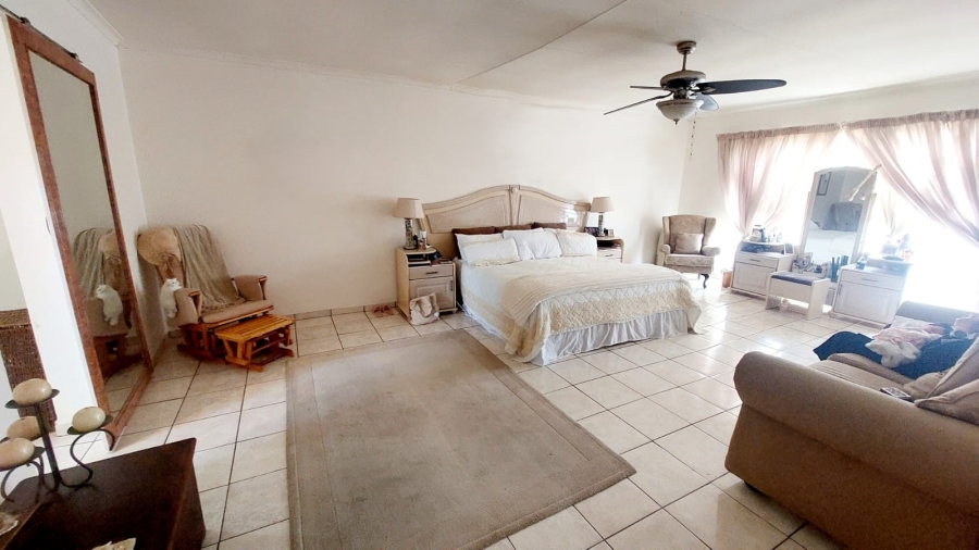 4 Bedroom Property for Sale in Helikonpark Gauteng