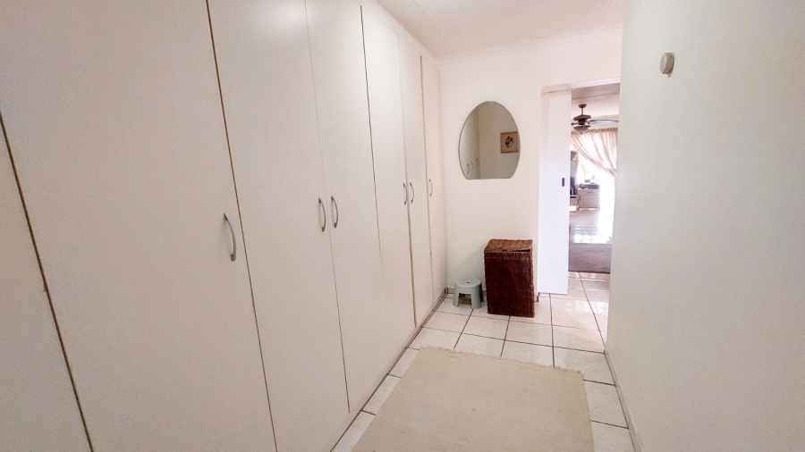 4 Bedroom Property for Sale in Helikonpark Gauteng