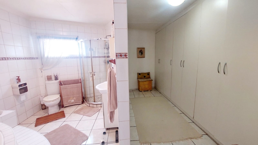 4 Bedroom Property for Sale in Helikonpark Gauteng