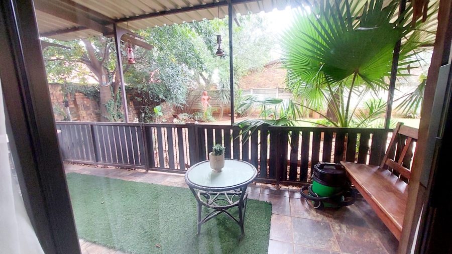 4 Bedroom Property for Sale in Helikonpark Gauteng