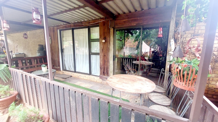 4 Bedroom Property for Sale in Helikonpark Gauteng