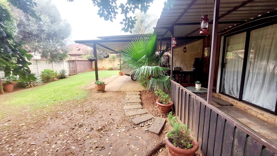 4 Bedroom Property for Sale in Helikonpark Gauteng