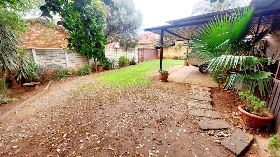 4 Bedroom Property for Sale in Helikonpark Gauteng