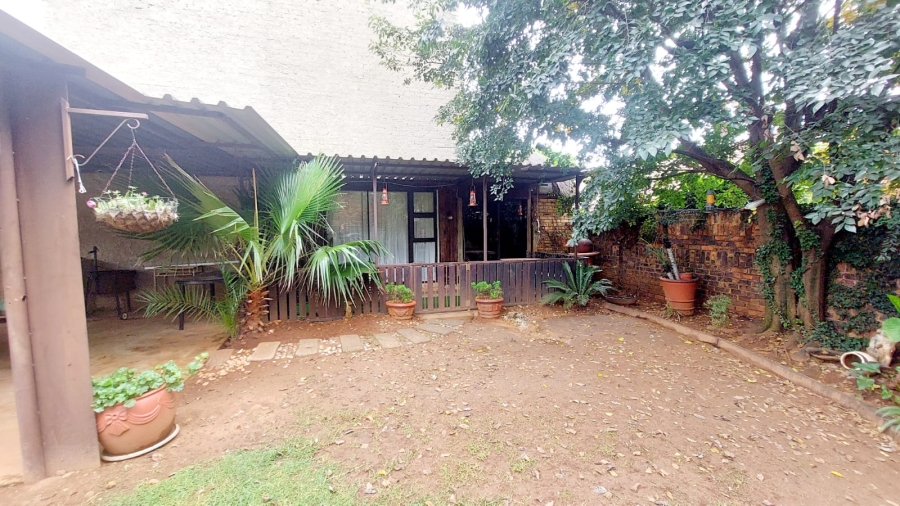 4 Bedroom Property for Sale in Helikonpark Gauteng