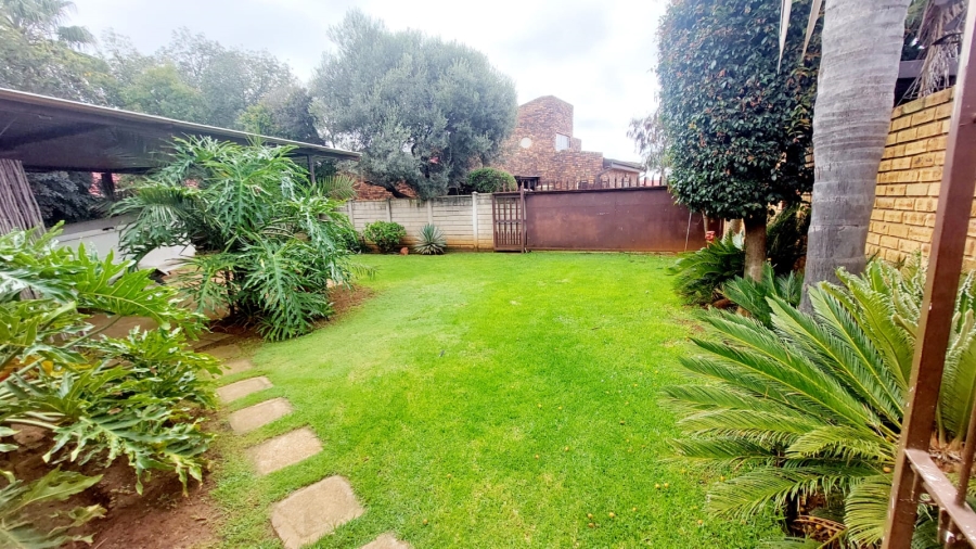 4 Bedroom Property for Sale in Helikonpark Gauteng