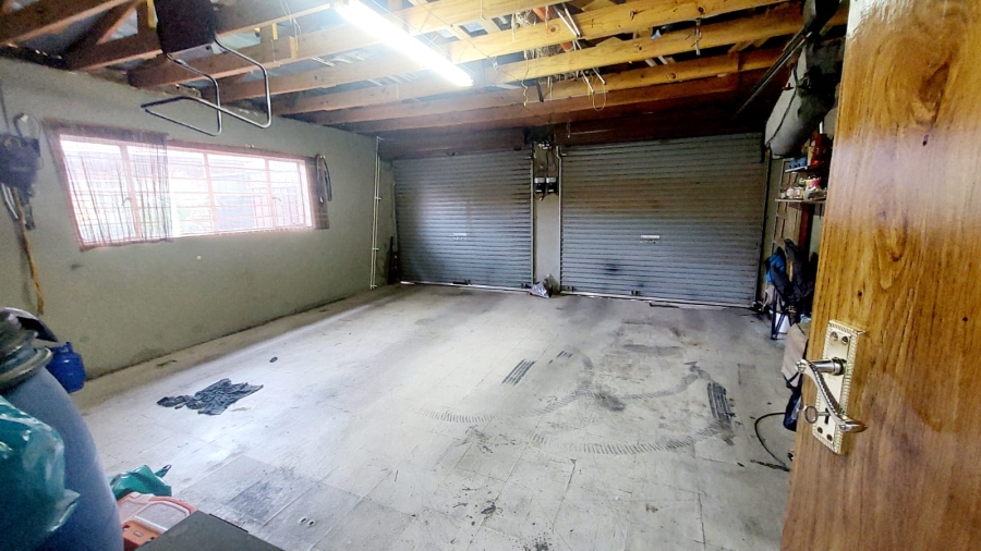 4 Bedroom Property for Sale in Helikonpark Gauteng