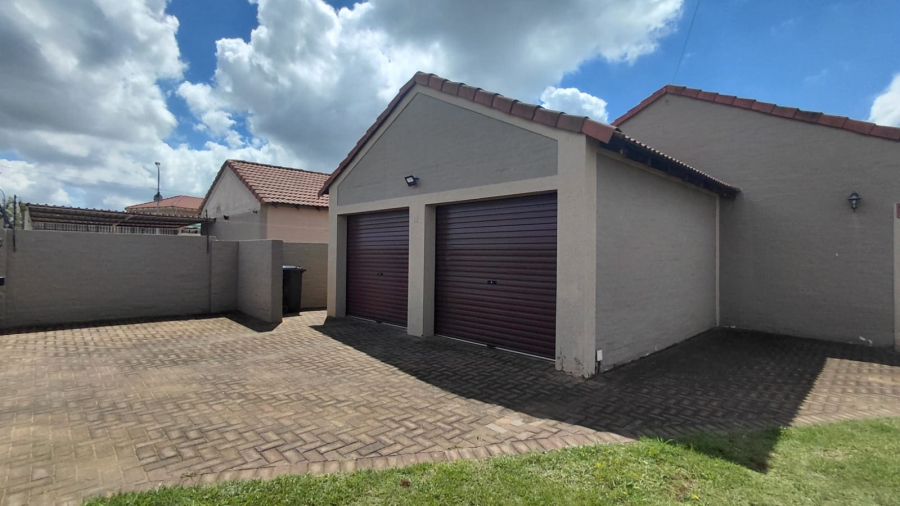 3 Bedroom Property for Sale in Eike Park Gauteng