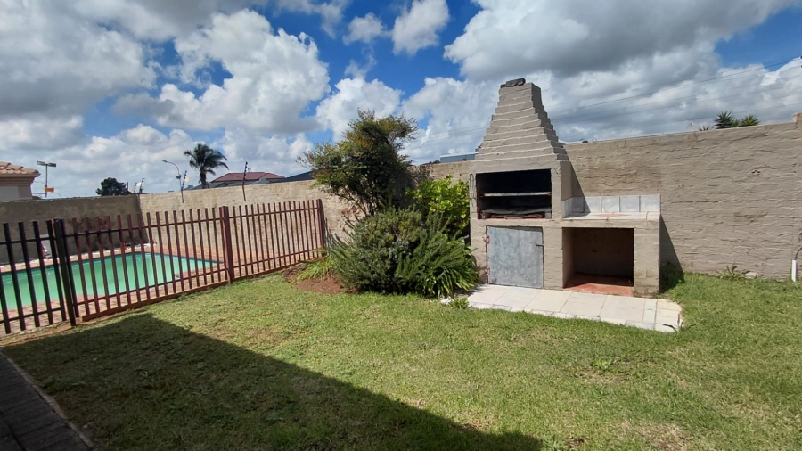 3 Bedroom Property for Sale in Eike Park Gauteng