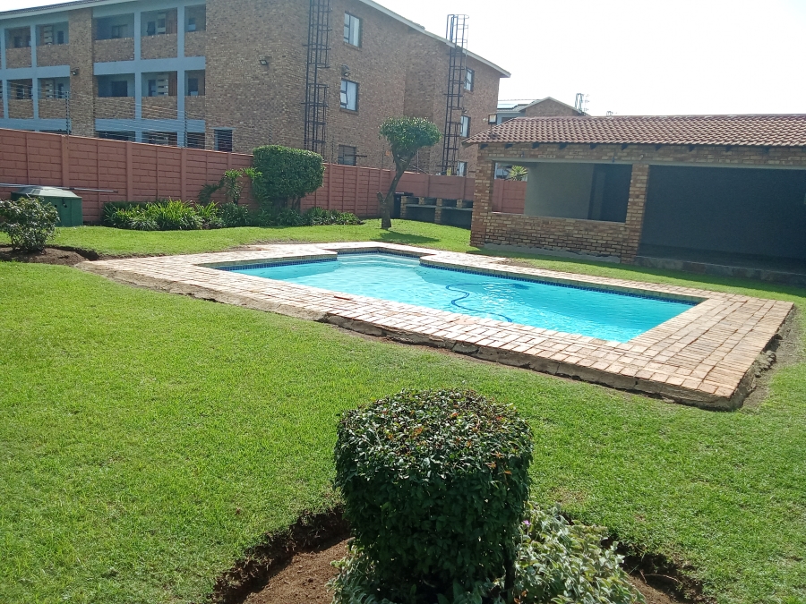 2 Bedroom Property for Sale in Groblerpark Gauteng