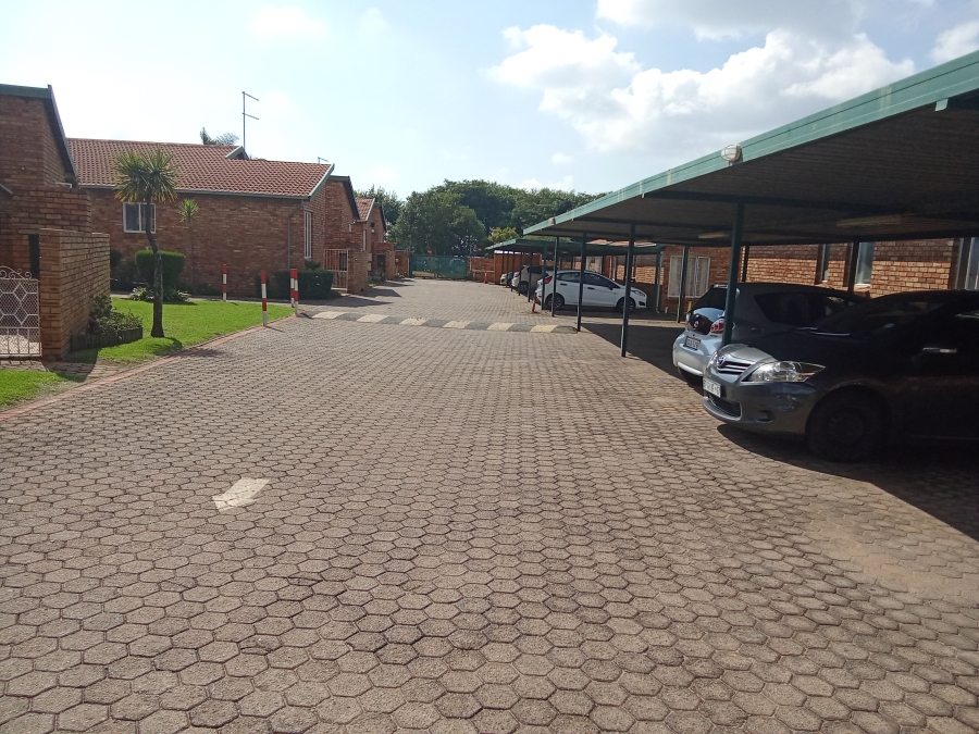 2 Bedroom Property for Sale in Groblerpark Gauteng