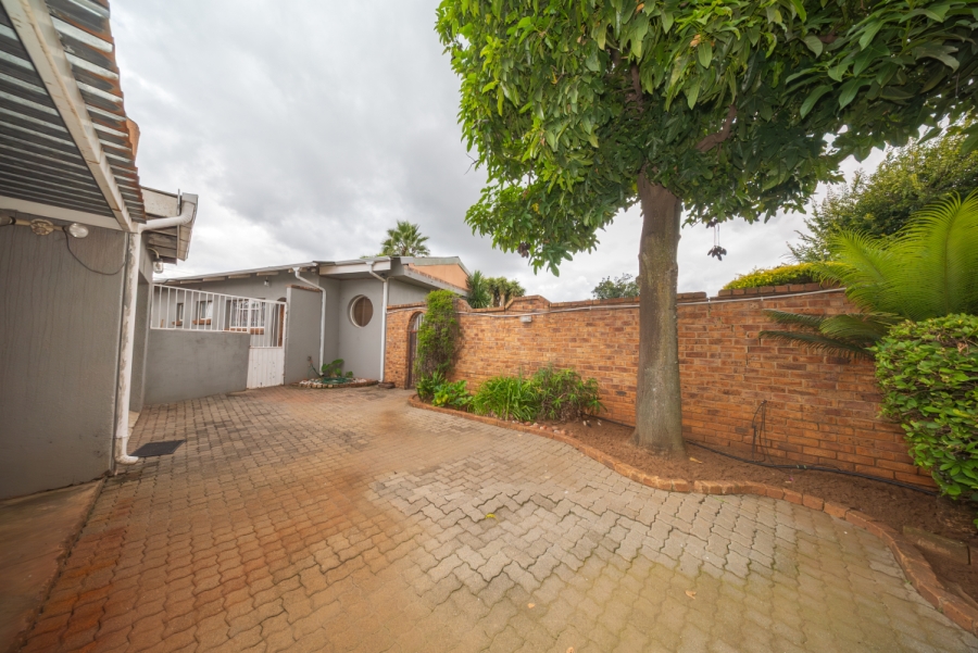 2 Bedroom Property for Sale in Wychwood Gauteng