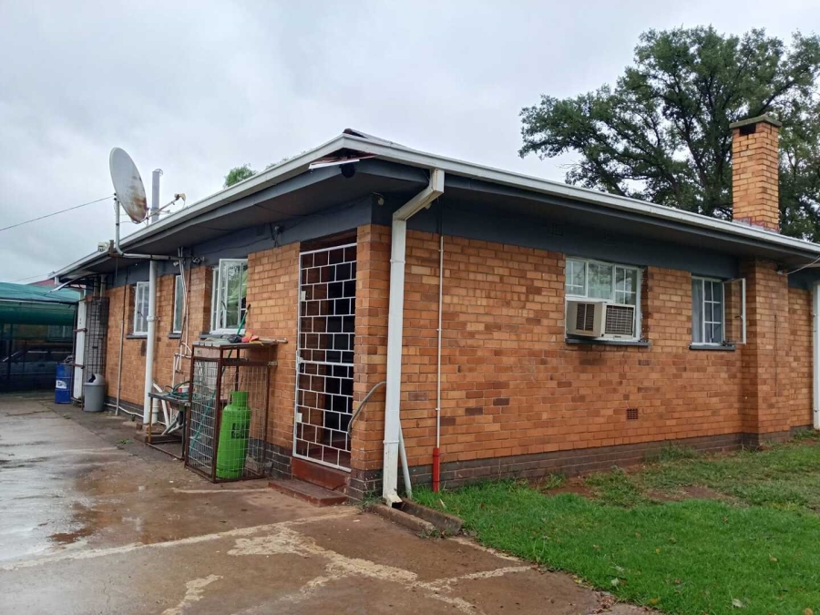 4 Bedroom Property for Sale in Vanderbijlpark Cw 6 Gauteng