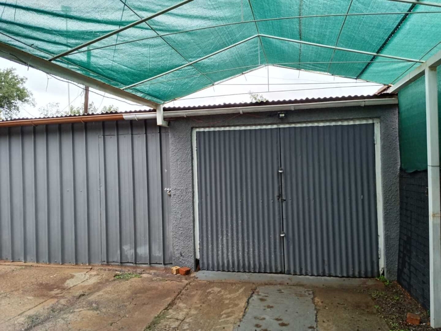 4 Bedroom Property for Sale in Vanderbijlpark Cw 6 Gauteng