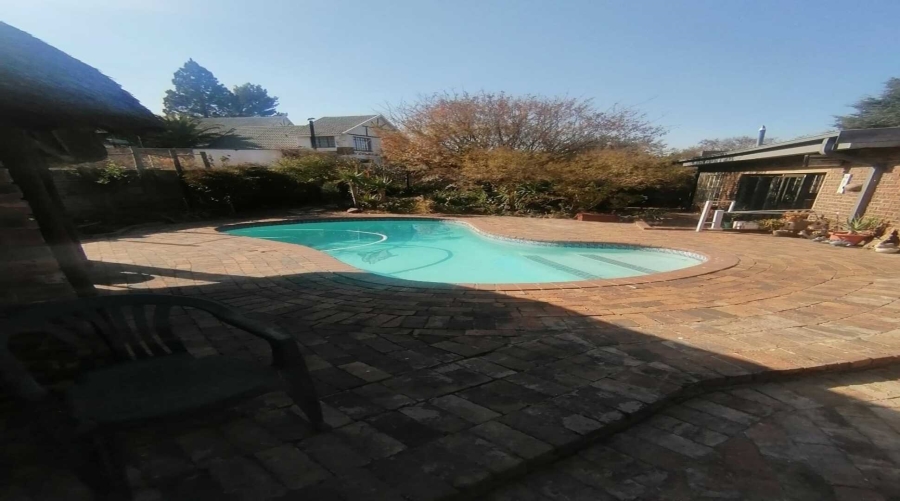3 Bedroom Property for Sale in Vaaloewer Gauteng