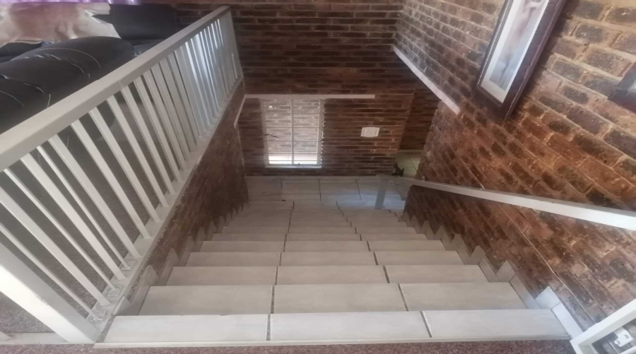 3 Bedroom Property for Sale in Vaaloewer Gauteng