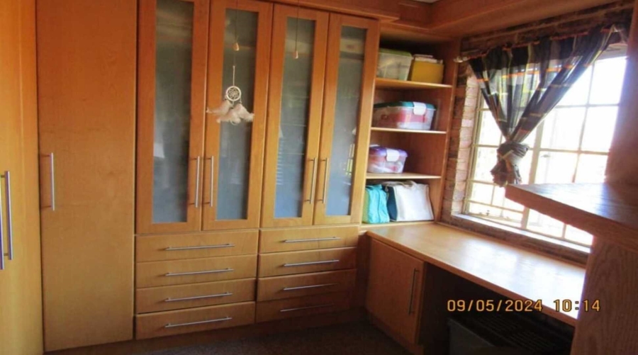 3 Bedroom Property for Sale in Vaaloewer Gauteng