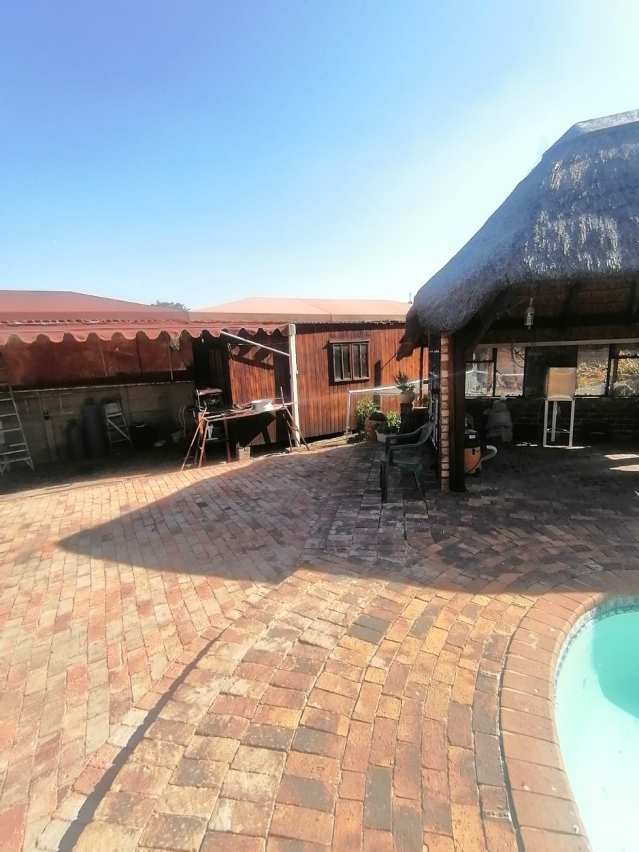 3 Bedroom Property for Sale in Vaaloewer Gauteng