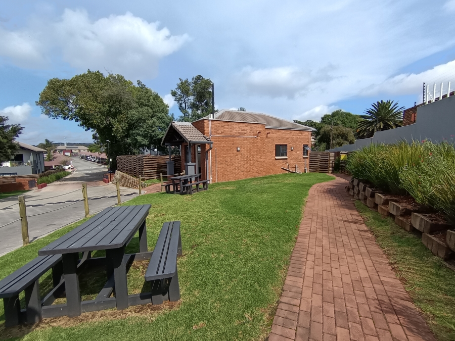 2 Bedroom Property for Sale in Gleneagles Gauteng