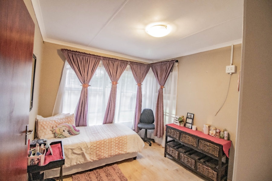 4 Bedroom Property for Sale in Van Riebeeck Park Gauteng