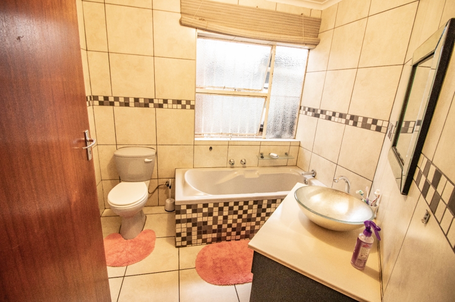 4 Bedroom Property for Sale in Van Riebeeck Park Gauteng