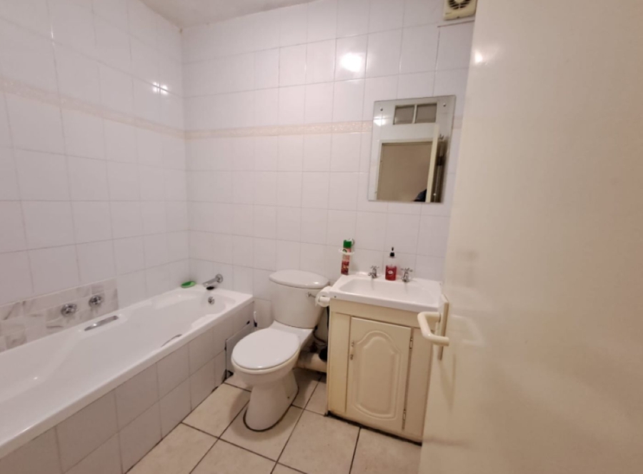 2 Bedroom Property for Sale in Glenanda Gauteng