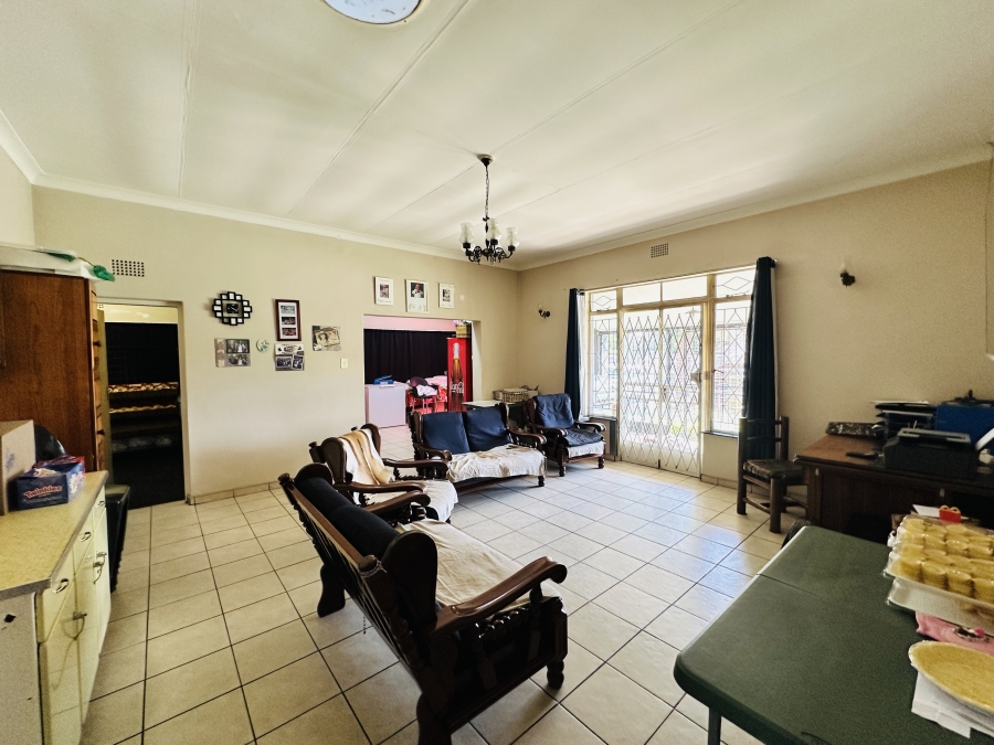 6 Bedroom Property for Sale in Parkhill Gardens Gauteng