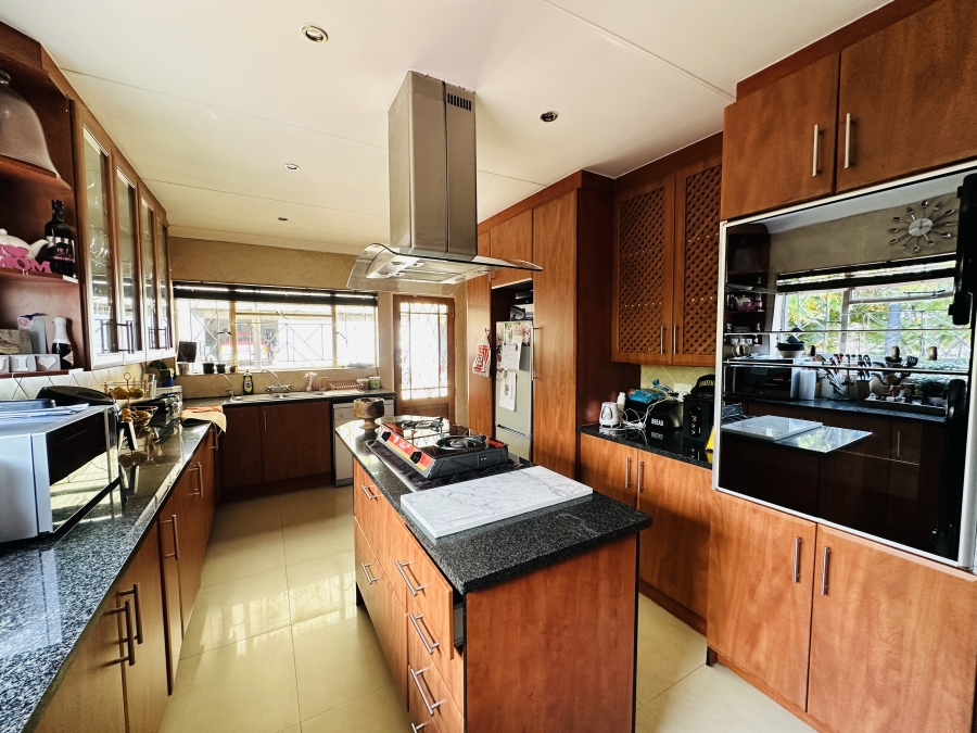 6 Bedroom Property for Sale in Parkhill Gardens Gauteng