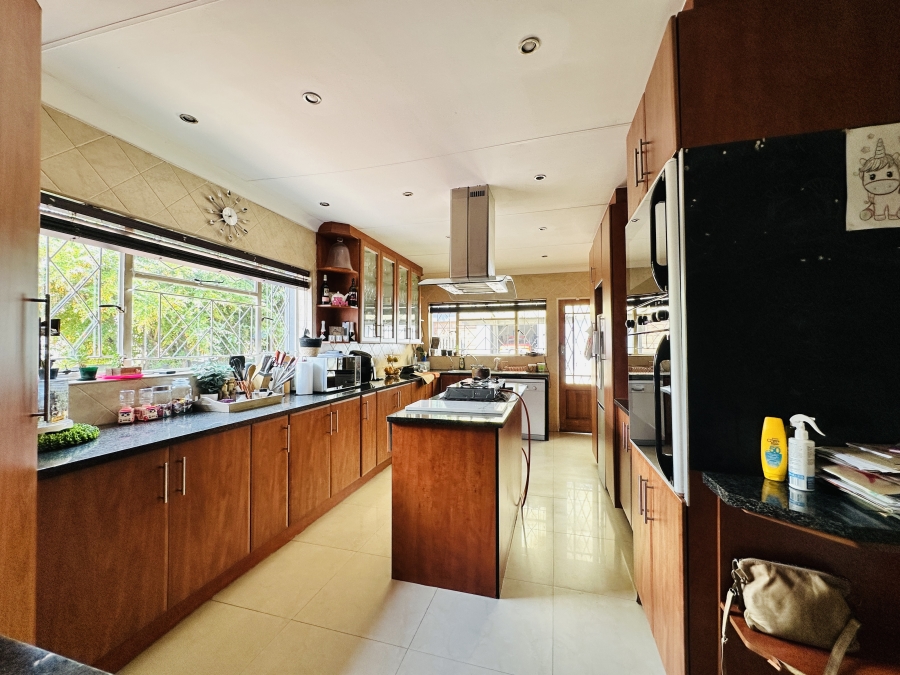 6 Bedroom Property for Sale in Parkhill Gardens Gauteng