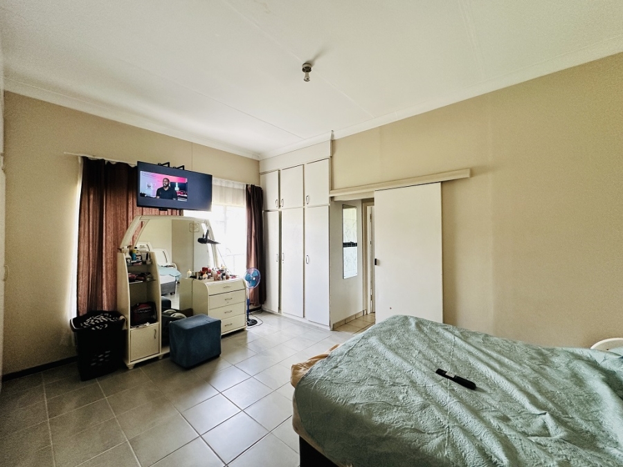 6 Bedroom Property for Sale in Parkhill Gardens Gauteng