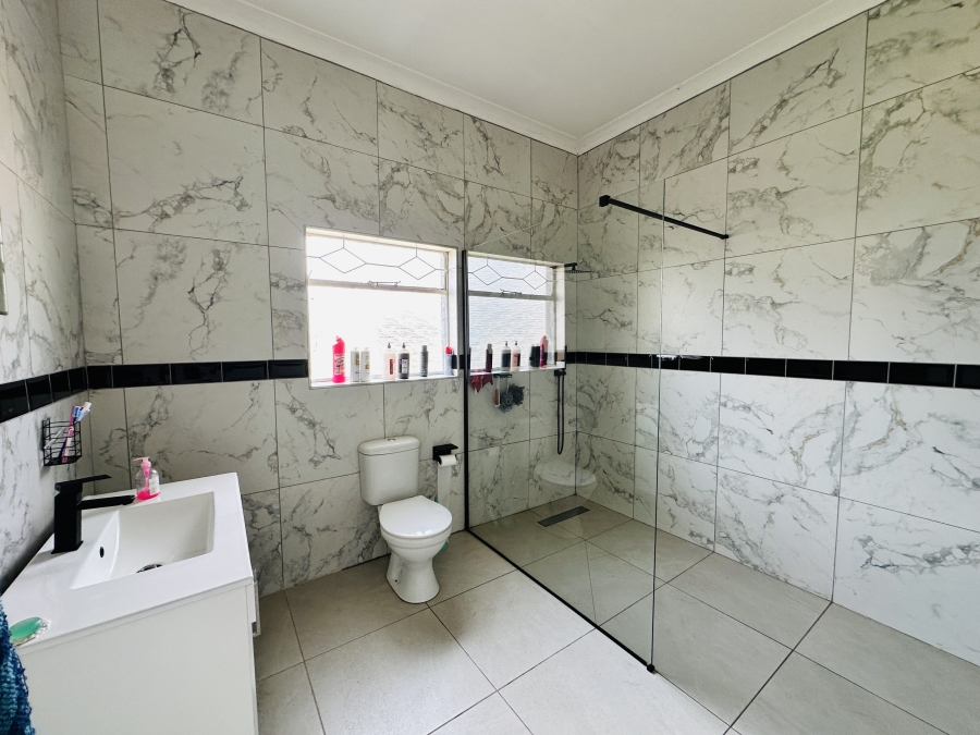 6 Bedroom Property for Sale in Parkhill Gardens Gauteng