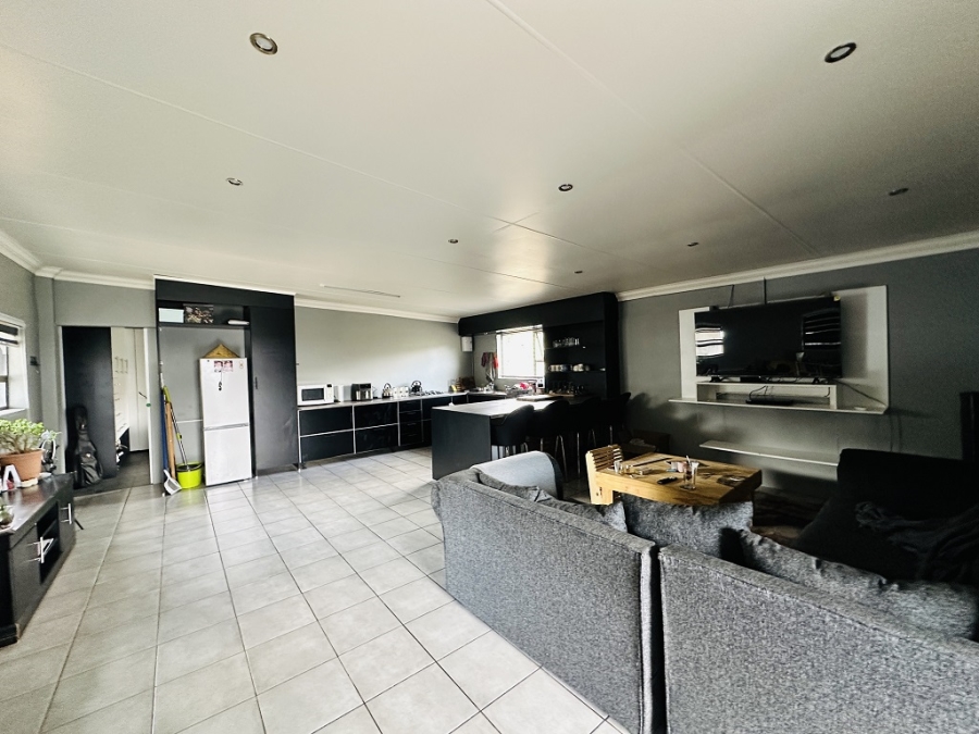 6 Bedroom Property for Sale in Parkhill Gardens Gauteng