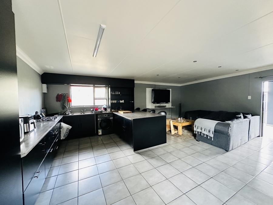 6 Bedroom Property for Sale in Parkhill Gardens Gauteng