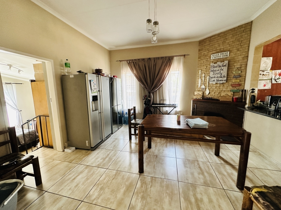 6 Bedroom Property for Sale in Parkhill Gardens Gauteng