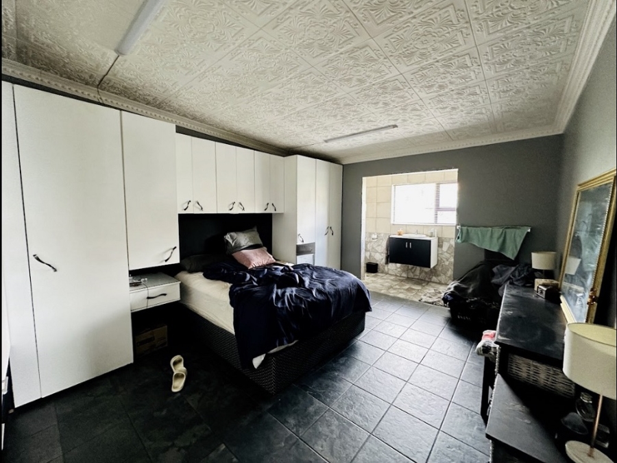 6 Bedroom Property for Sale in Parkhill Gardens Gauteng