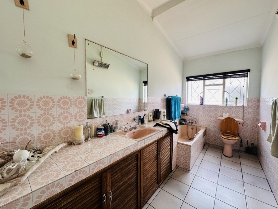 6 Bedroom Property for Sale in Parkhill Gardens Gauteng